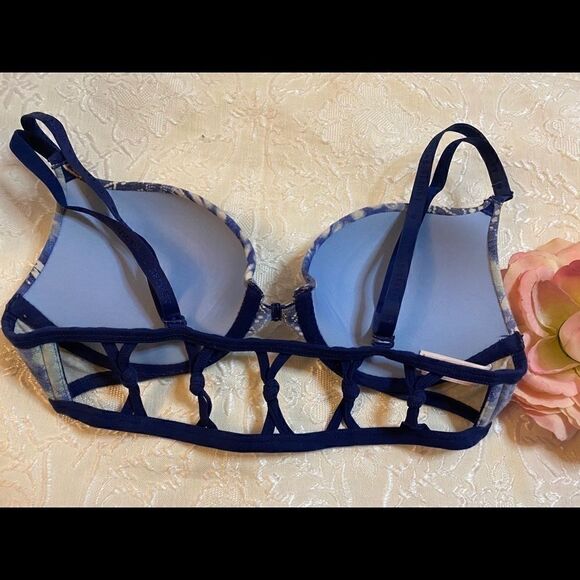 🥀Victoria’s Secret very Sexy PiGeonnant Bra 34B - Picture 8 of 12